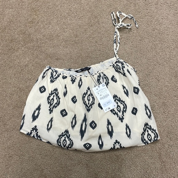 Zara women one shoulder shirt. Small - Picture 2 of 8